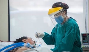 Pasos para nacionalizar sanitarios que lucharon la pandemia en España