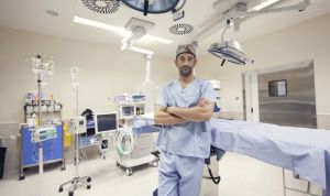 Pedro Cavadas: "La bata es un disfraz que obligan a los médicos a llevar"