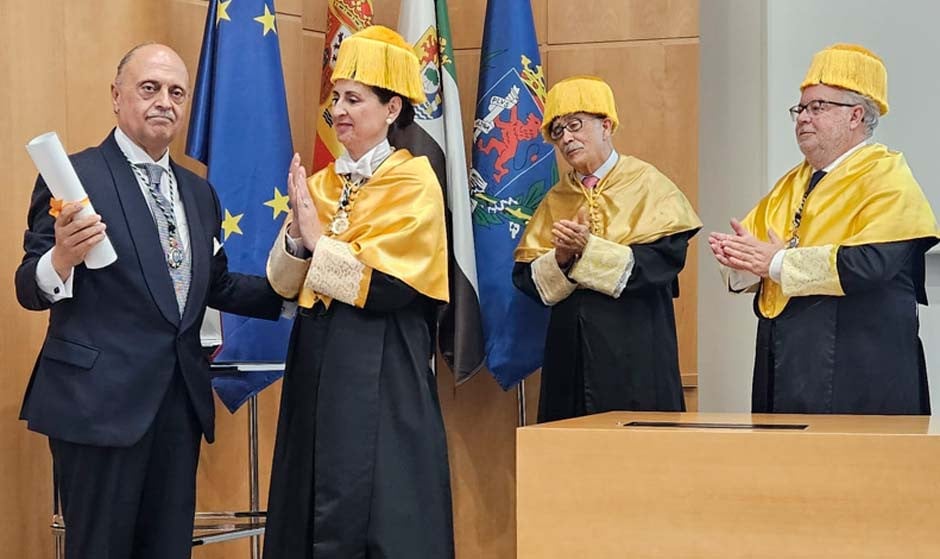 Pedro Hidalgo es nombrado académico de honor de la Academia de Medicina de Extremadura