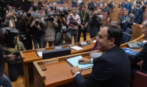  El nuevo president de la Generalitat Valenciana, Pérez Llorca, en el Ple de les Corts.