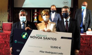 Pilar Rodríguez Ledo recibe el Premio Nóvoa Santos de Asomega