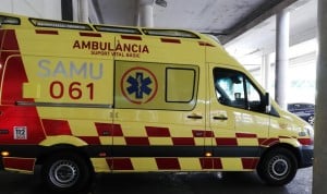 Pinchan las ruedas a 6 ambulancias en el aparcamiento del hospital de Ibiza