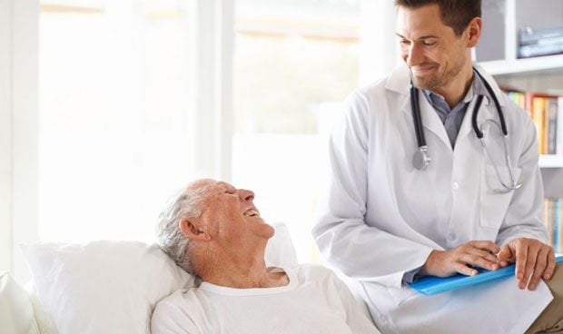 Piropo de 2 MIR americanas al SNS: "Vuestros pacientes parecen más felices"