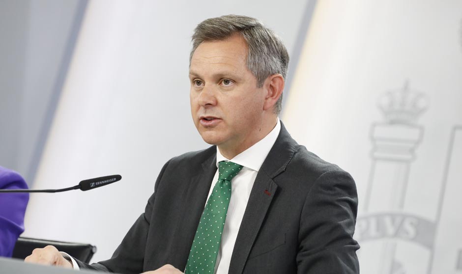 El ministro de Sanidad en funciones, José Miñones, ha anunciado este martes su compromiso para impulsar un Plan Estratégico Nacional de la Migraña. 