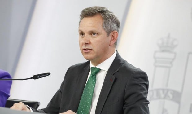 El ministro de Sanidad en funciones, José Miñones, ha anunciado este martes su compromiso para impulsar un Plan Estratégico Nacional de la Migraña. 