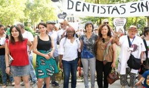 Podemos: "El caso iDental evidencia el grave problema de nuestra sanidad"