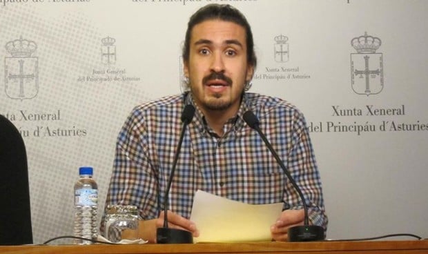 Podemos llama a Fernández y Del Busto en la comisión de listas de espera