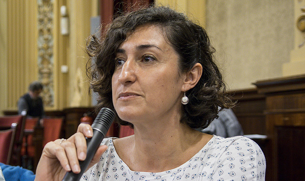 Podemos puentea a una parlamentaria sanitaria