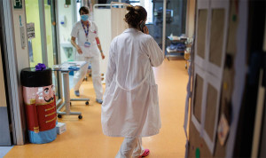 Polémica en Medicina: "Nos atienden con solo 4 años de carrera y sin MIR"