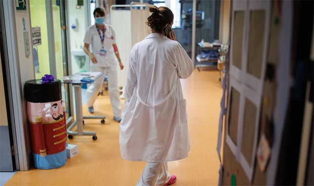 Polémica en Medicina: "Nos atienden con solo 4 años de carrera y sin MIR"