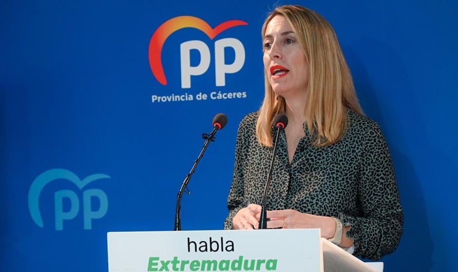 María Guardiola, candidata del PP a la presidencia de Extremadura, ofrece a Vox un gran "pacto por la sanidad" para gobernar en solitario.
