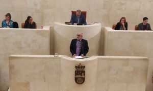 PRC y PSOE evitan que el Parlamento pida el cese del consejero de Sanidad