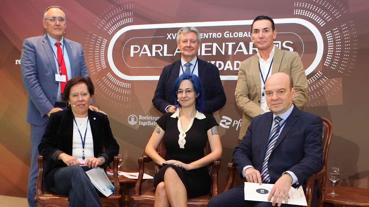 Seis expertos participan en la mesa de debate sobre el acceso a terapias avanzadas en el SNS