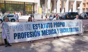  Manifestación médica contra el Estatuto Marco: "Queremos mesa negociadora"