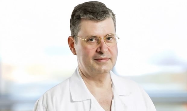  Antonio Álvarez, coordinador de la Unidad de Adultos de Fibrosis Quística del Hospital Vall d’Hebron trata al primer paciente de fibrosis quística tratado con terapia correctora del ADN