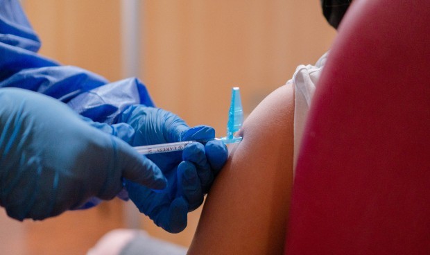La primera dosis de la vacuna Covid-19 llega a la sanidad privada de Aragón