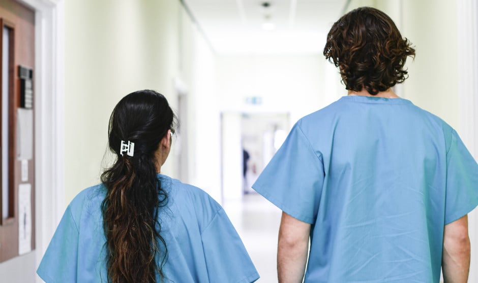 Debate entre médicos por las prácticas de Medicina y el examen MIR