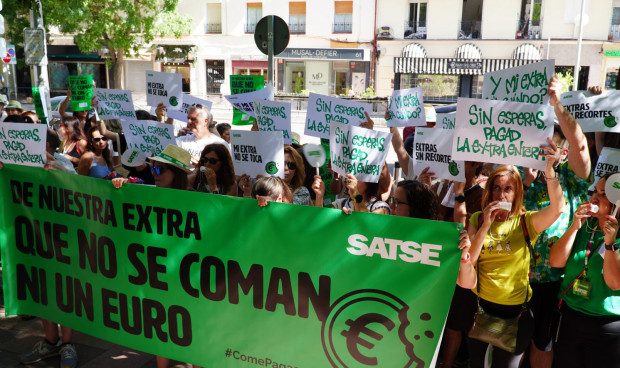 Los profesionales sanitarios han visibilizado su profundo rechazo al recorte de sus pagas extra.