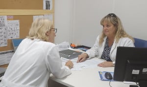 Una consulta entre una psicóloga y una paciente