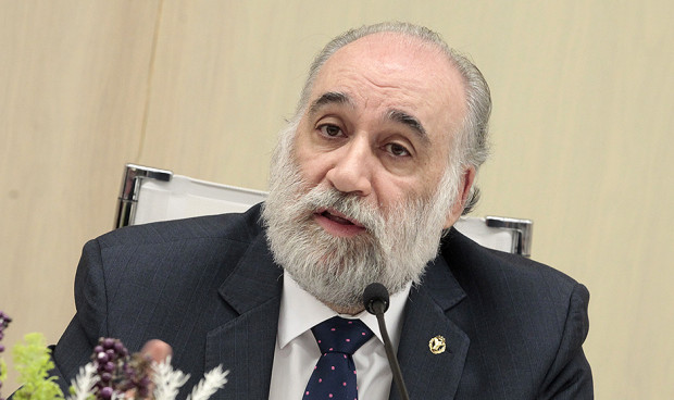 Francisco Santolaya, presidente del COP, denuncia la implantación desigual de la Ley de violencia de Género