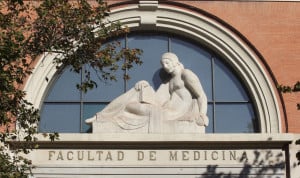 Estatua en la entrada de una facultad de Medicina