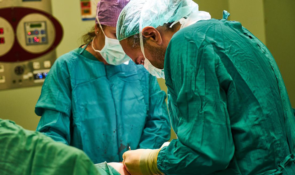 El Hospital público Puerta de Hierro Majadahonda aplica con éxito una técnica innovadora para cerrar una fístula esófago-bronquial