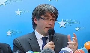 Puigdemont pide a los sanitarios que "hagan lo posible" para paliar el 155