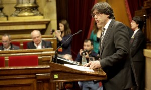 Puigdemont promete 2.500 plazas para médicos y enfermeros en 2017