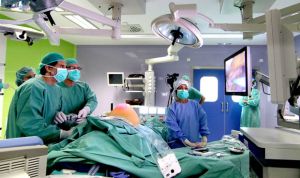 Quirónsalud emite por primera vez en 'streaming' una cirugía de hernia