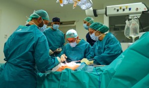 Quirónsalud realiza con éxito la primera prótesis de rodilla ambulatoria