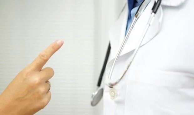 Una médica sufre una agresión racista en un centro sanitario en Calatrava