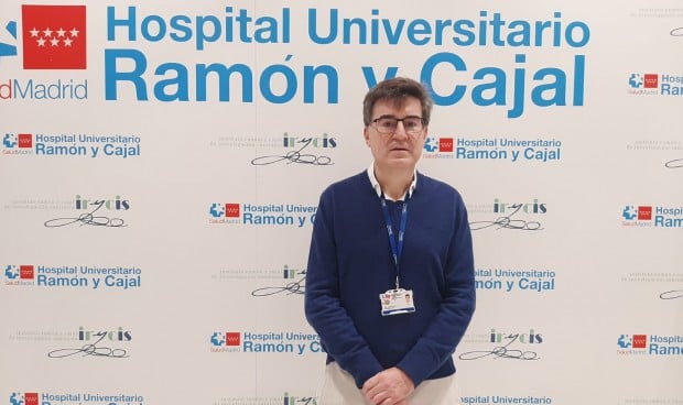 José Acosta, facultativo del Servicio de Radiología del Ramón y Cajal, remarca que la especialidad es el dique de contención del diagnóstico y tratamiento de la espondiloartritis axial