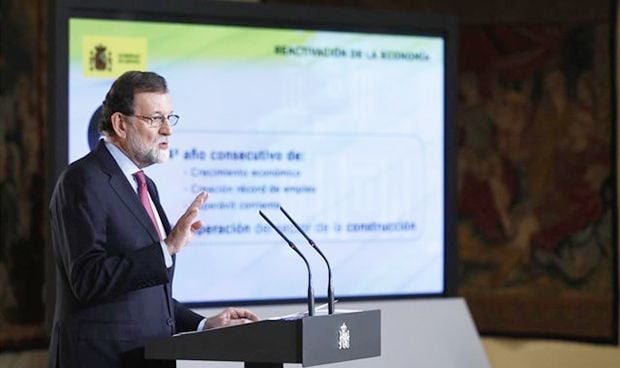 Rajoy descarta la salida de Dolors Montserrat del Ministerio de Sanidad