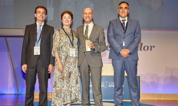  Julio Zarco Rodríguez recibe el premio honorífico Afectivo Efectivo.