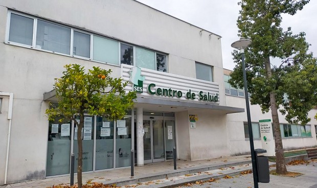 El Gobierno regional recurre a los MIR para reducir las listas de espera de los Centros de Salud