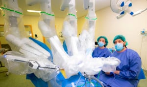 Robot quirúrgico accionado por cirujanos