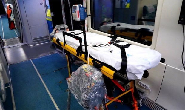 Renfe enseña sus trenes medicalizados Covid-19
