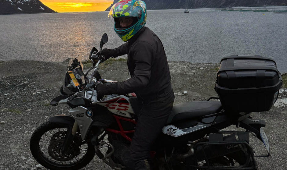 Renuncia a su plaza MIR y recorre Europa en moto: "Seré médico en Suiza"