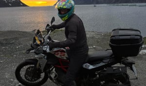 Renuncia a su plaza MIR y recorre Europa en moto: "Seré médico en Suiza"