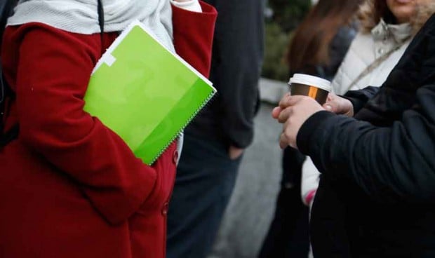 Una aspirante, antes del examen para homologar el título de matrona y otras especialidades