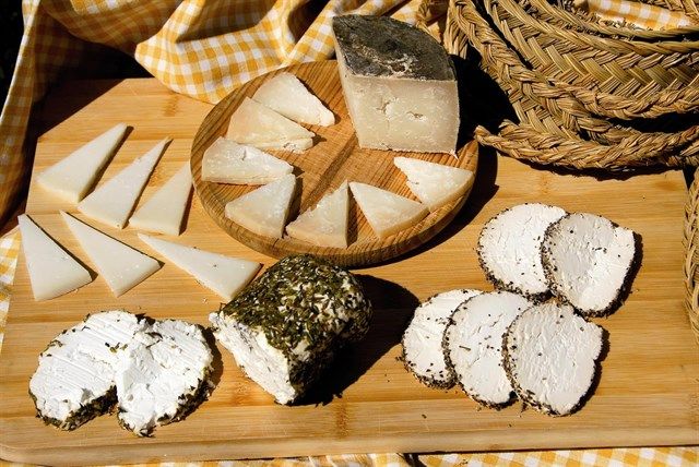 Retiran unos quesos crudos de oveja por un caso de meningitis en Madrid