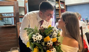 Conoce la historia de amor de Arias y su pareja, dos MIR que harán la residencia juntos en Málaga.
