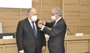 Ricardo De Lorenzo recibe la Medalla de Oro de los médicos gallegos