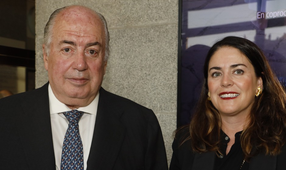 Ricardo y Ofelia De Lorenzo escenifican una emotiva entrega de poderes.