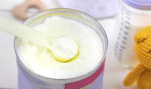 Riesgo de leche con cereulida: 3 síntomas de alerta para acudir al pediatra