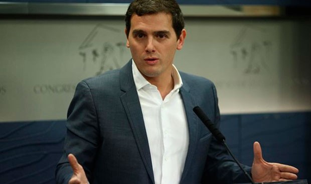 Rivera ficha a un exsocialista condenado por revelar datos médicos