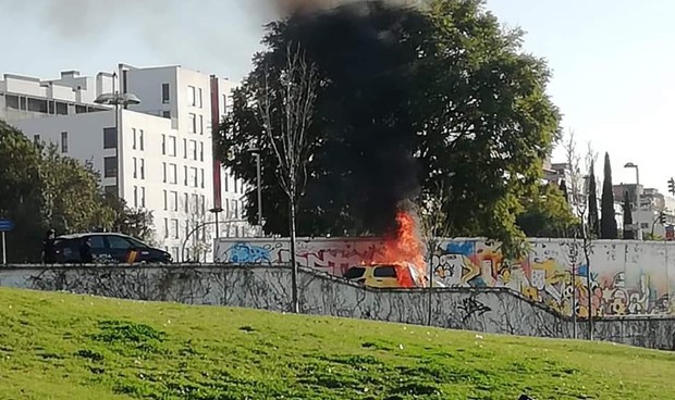 Roban y queman el coche de una enfermera de Sevilla durante su guardia