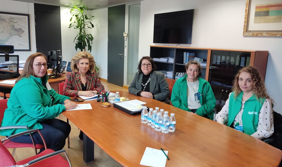 Sanidad impulsará "de la manera más ágil posible" el desarrollo de todas las especialidades de Enfermería