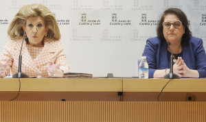 La gerente regional de Sacyl, Violeta Martínez Pindado y la directora general de Personal y Desarrollo Profesional, Sonsoles García Rodríguez.