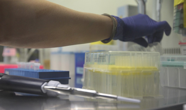 Foto de un técnico de Laboratorio.